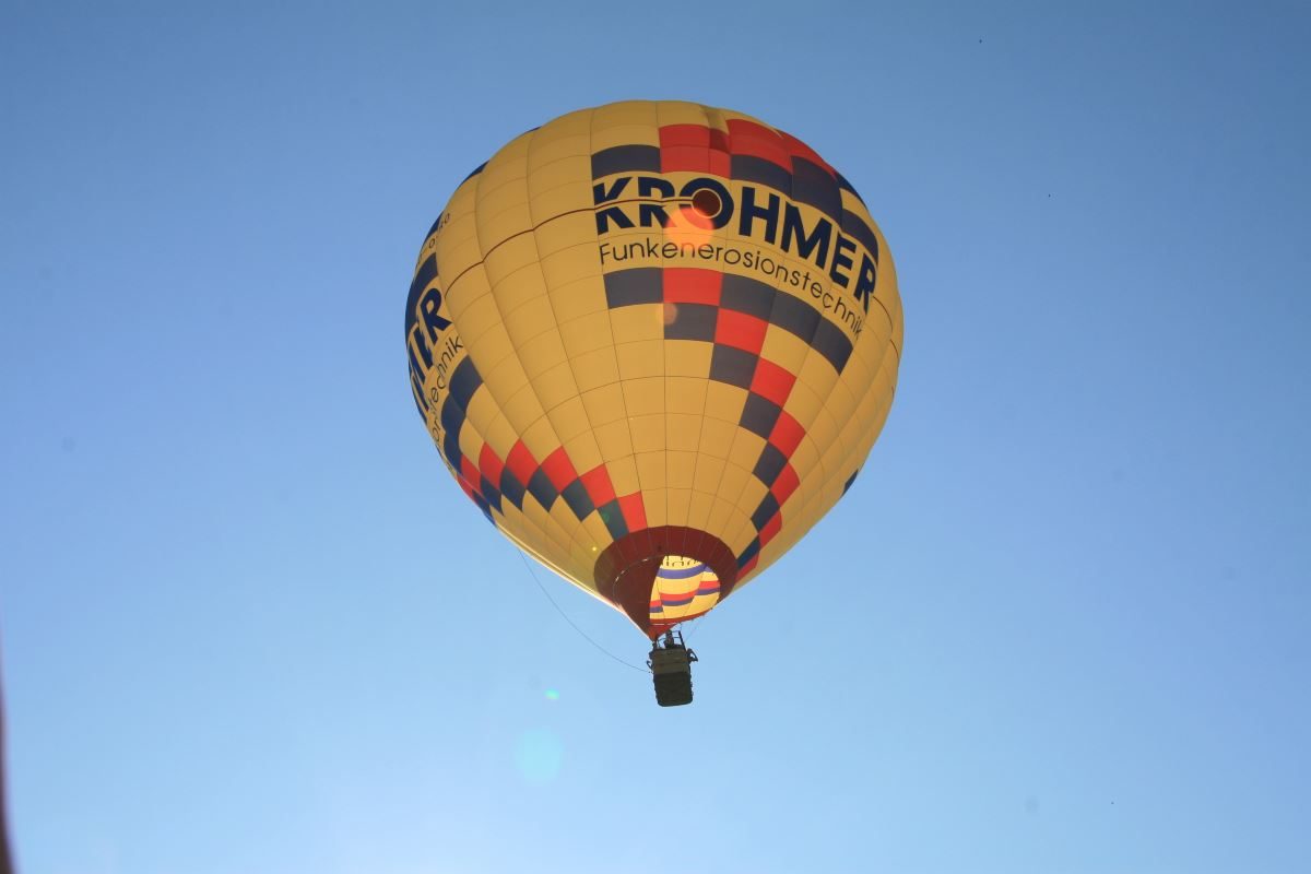 Heißluftballon über der Schwäbischen Alb